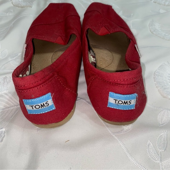 Women’s Red Tom’s Canvas Shoes - Picture 2 of 6